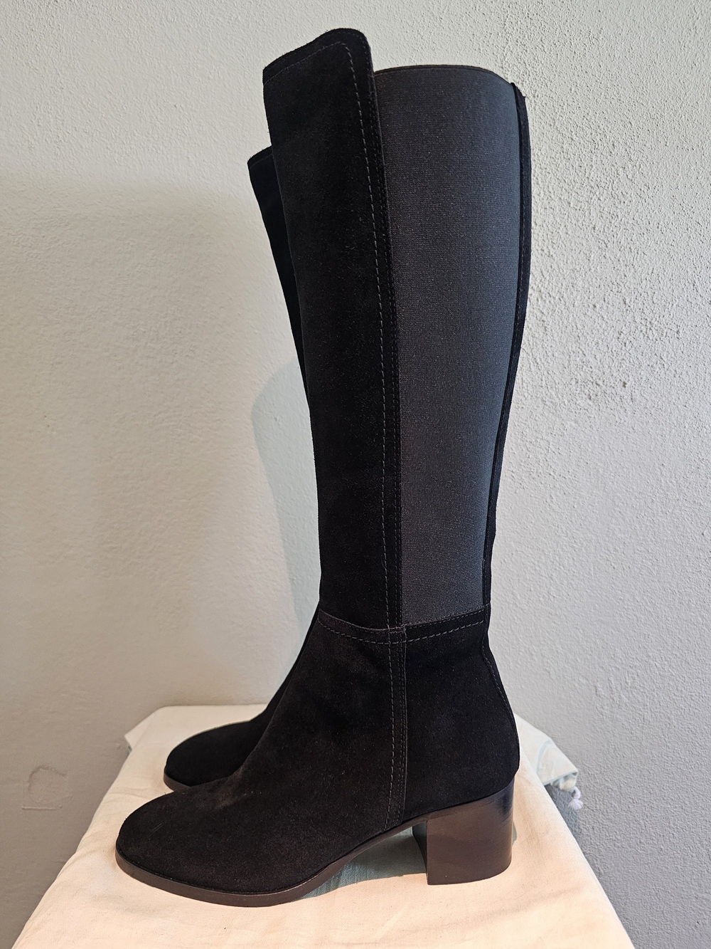 Aquatalia Nova Black Suede Stretch Pannel Knee High Boots Size 8 Made In Italy